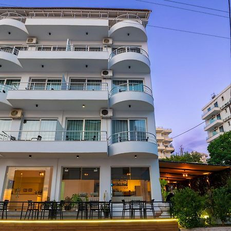 Alnes Hotel Sarande Bagian luar foto