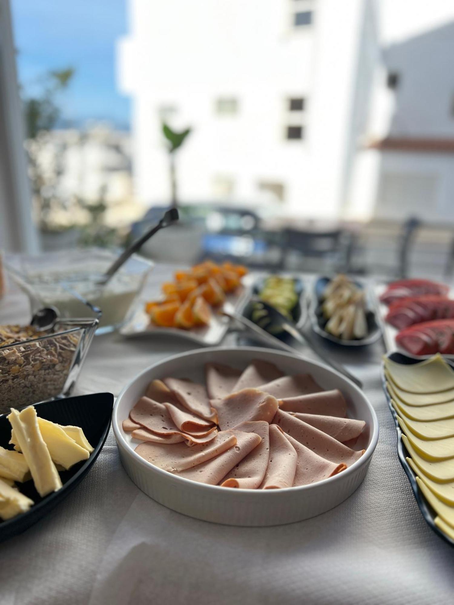 Alnes Hotel Sarande Bagian luar foto