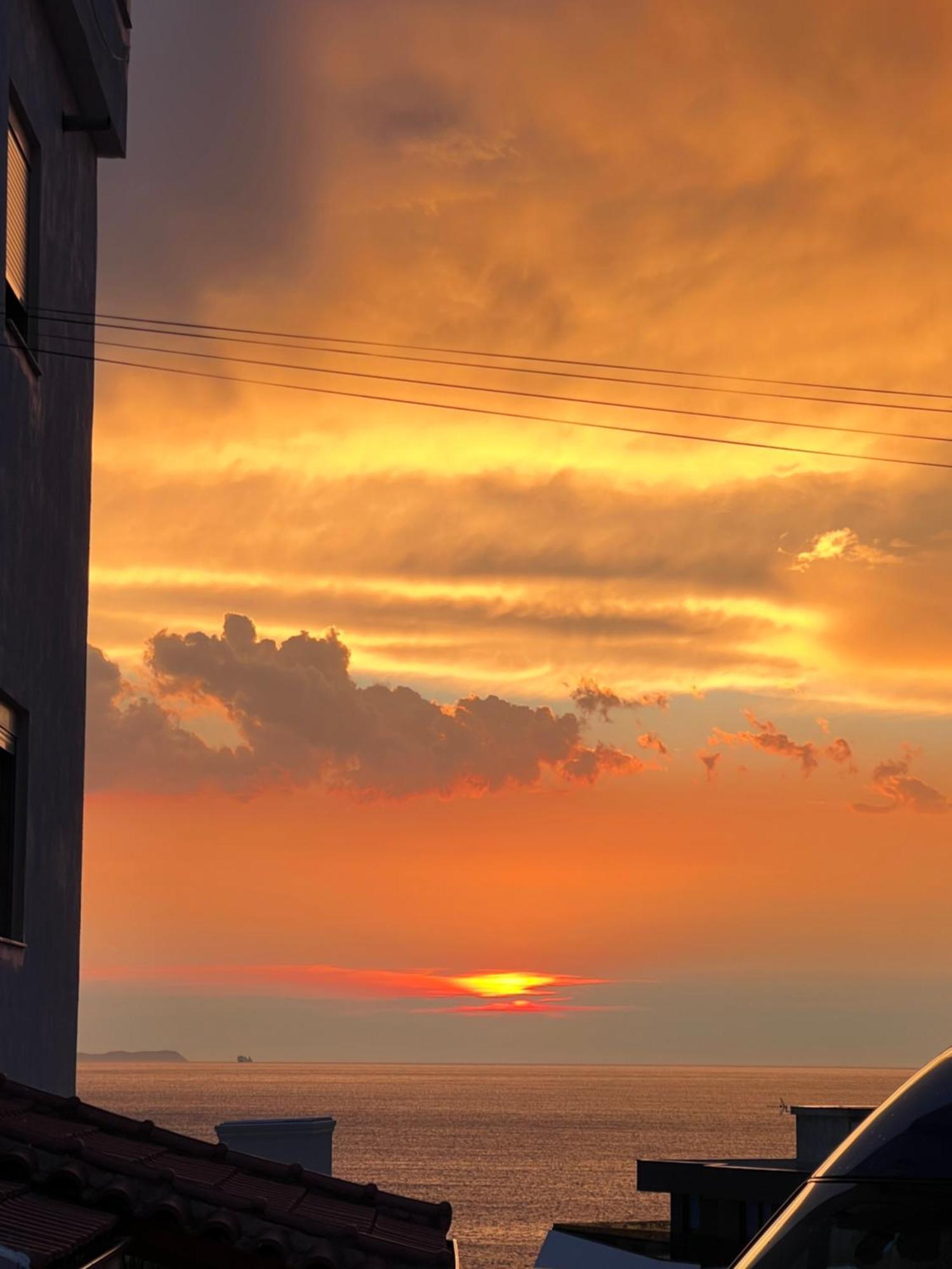 Alnes Hotel Sarande Bagian luar foto
