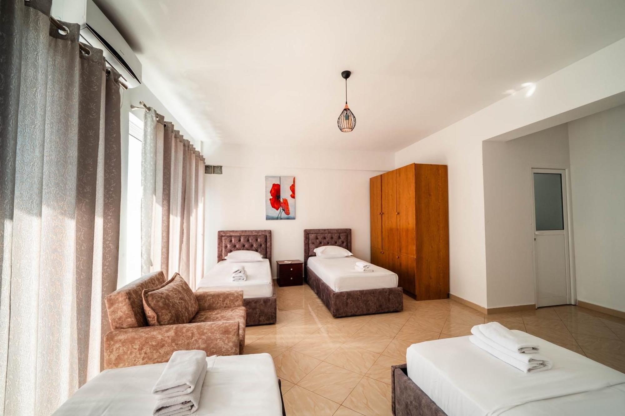 Alnes Hotel Sarande Bagian luar foto