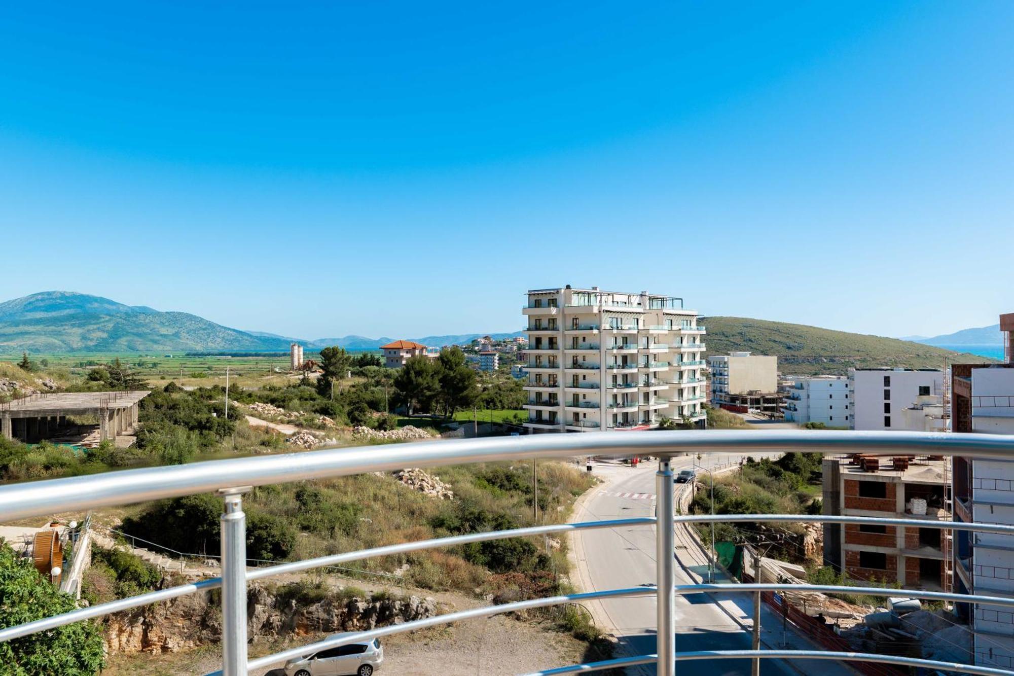 Alnes Hotel Sarande Bagian luar foto