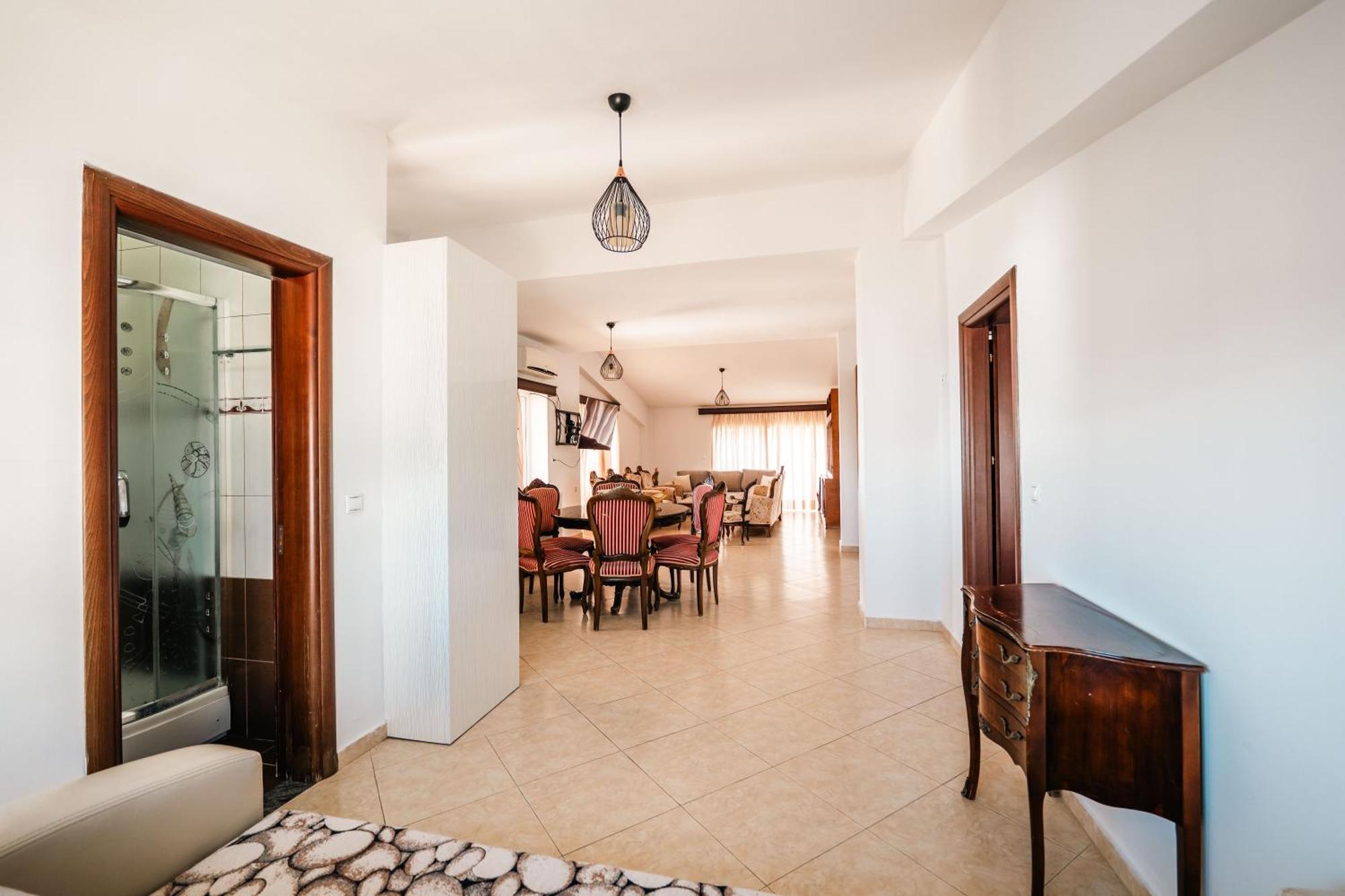 Alnes Hotel Sarande Bagian luar foto