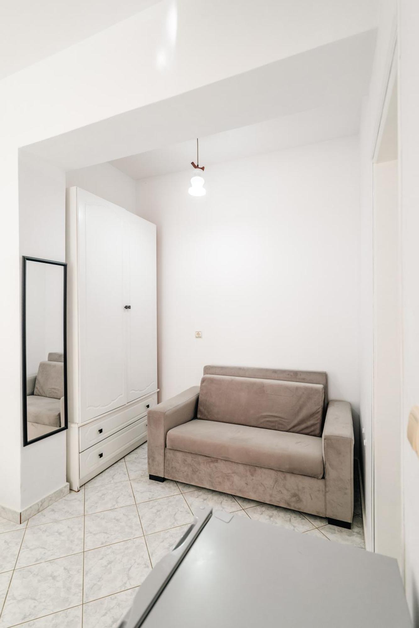 Alnes Hotel Sarande Bagian luar foto