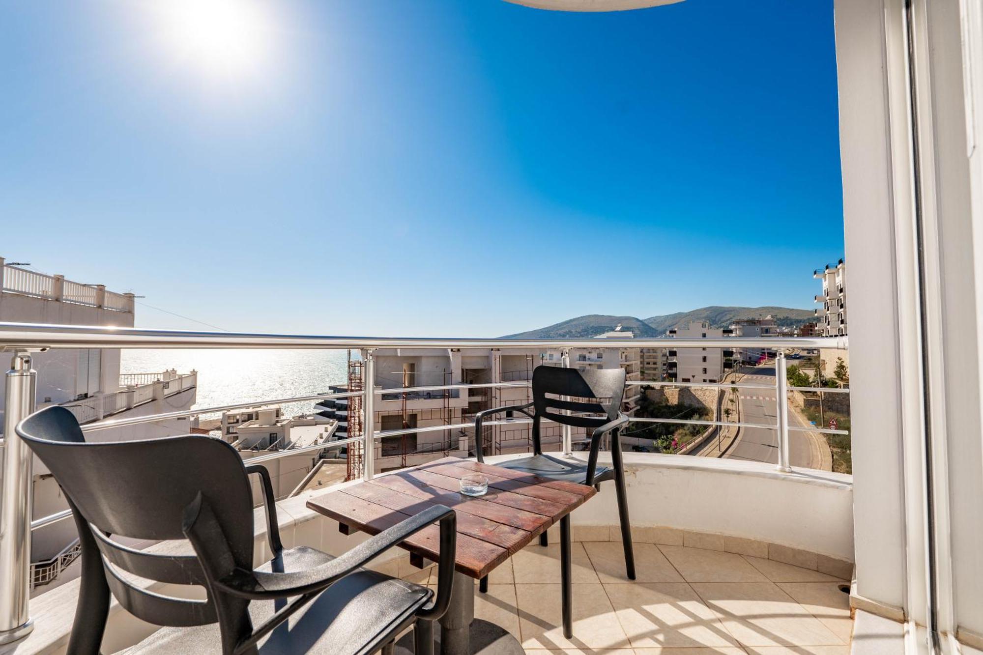 Alnes Hotel Sarande Bagian luar foto