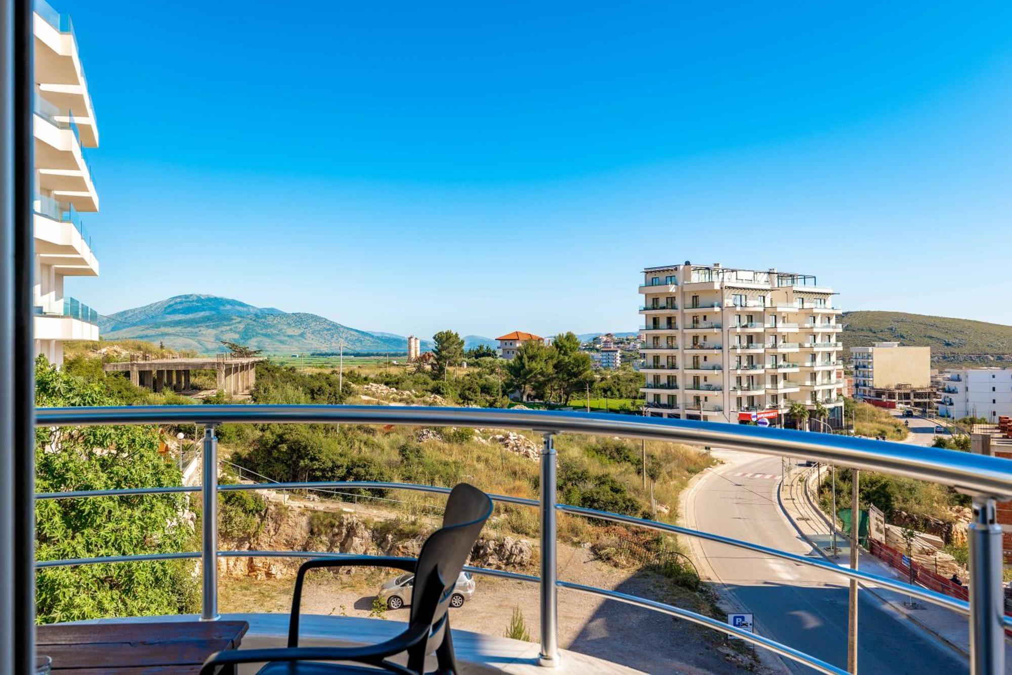 Alnes Hotel Sarande Bagian luar foto