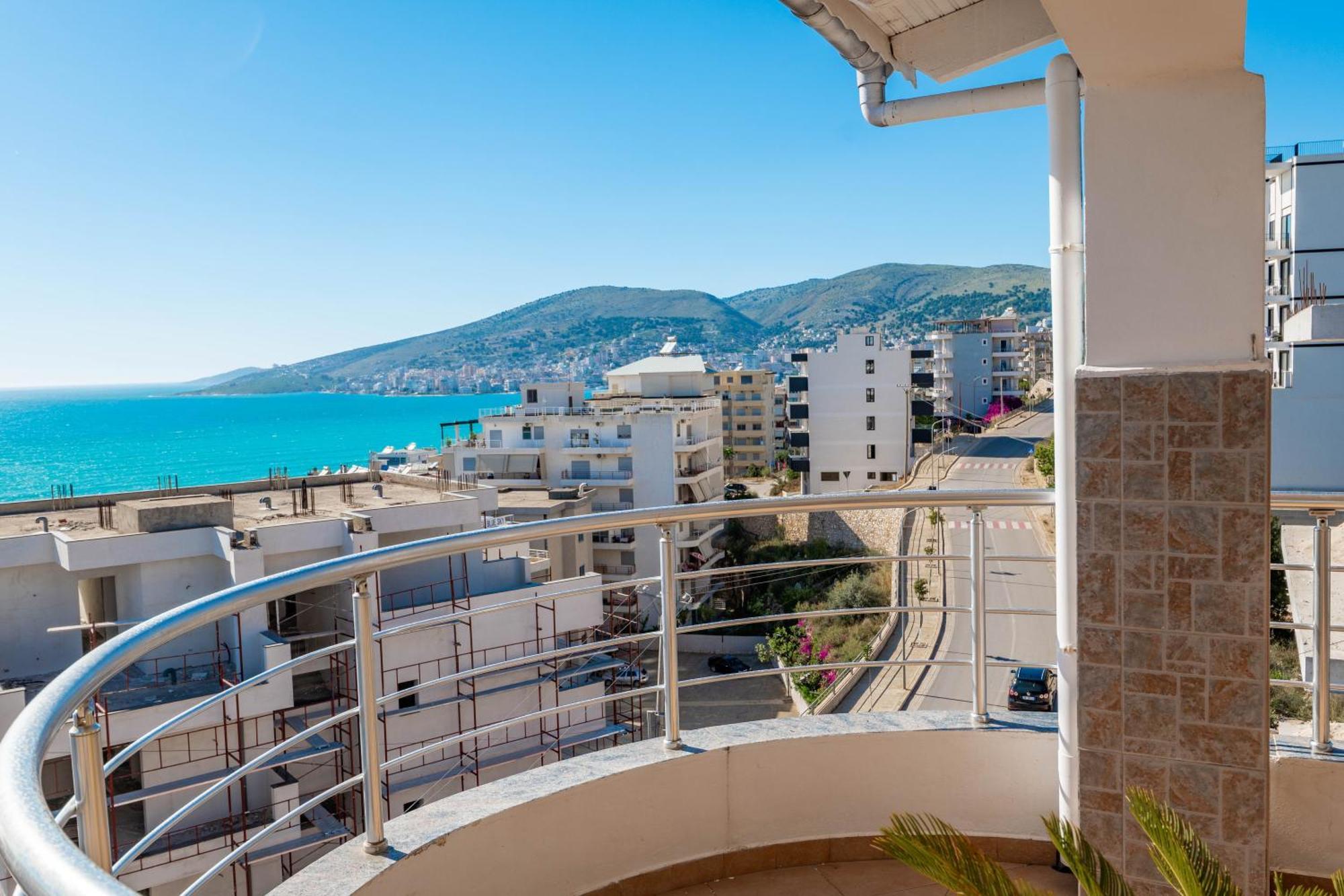 Alnes Hotel Sarande Bagian luar foto