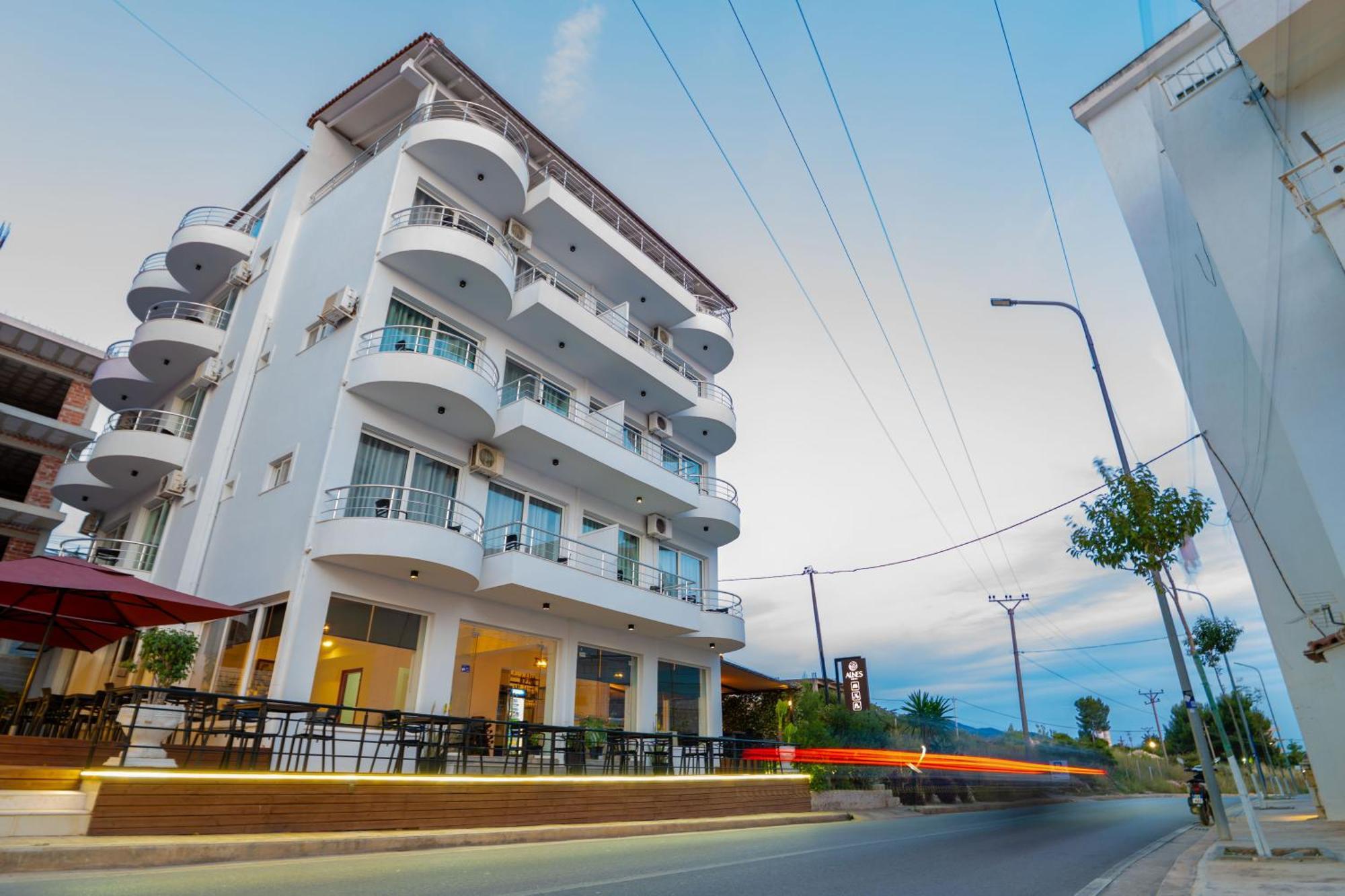 Alnes Hotel Sarande Bagian luar foto