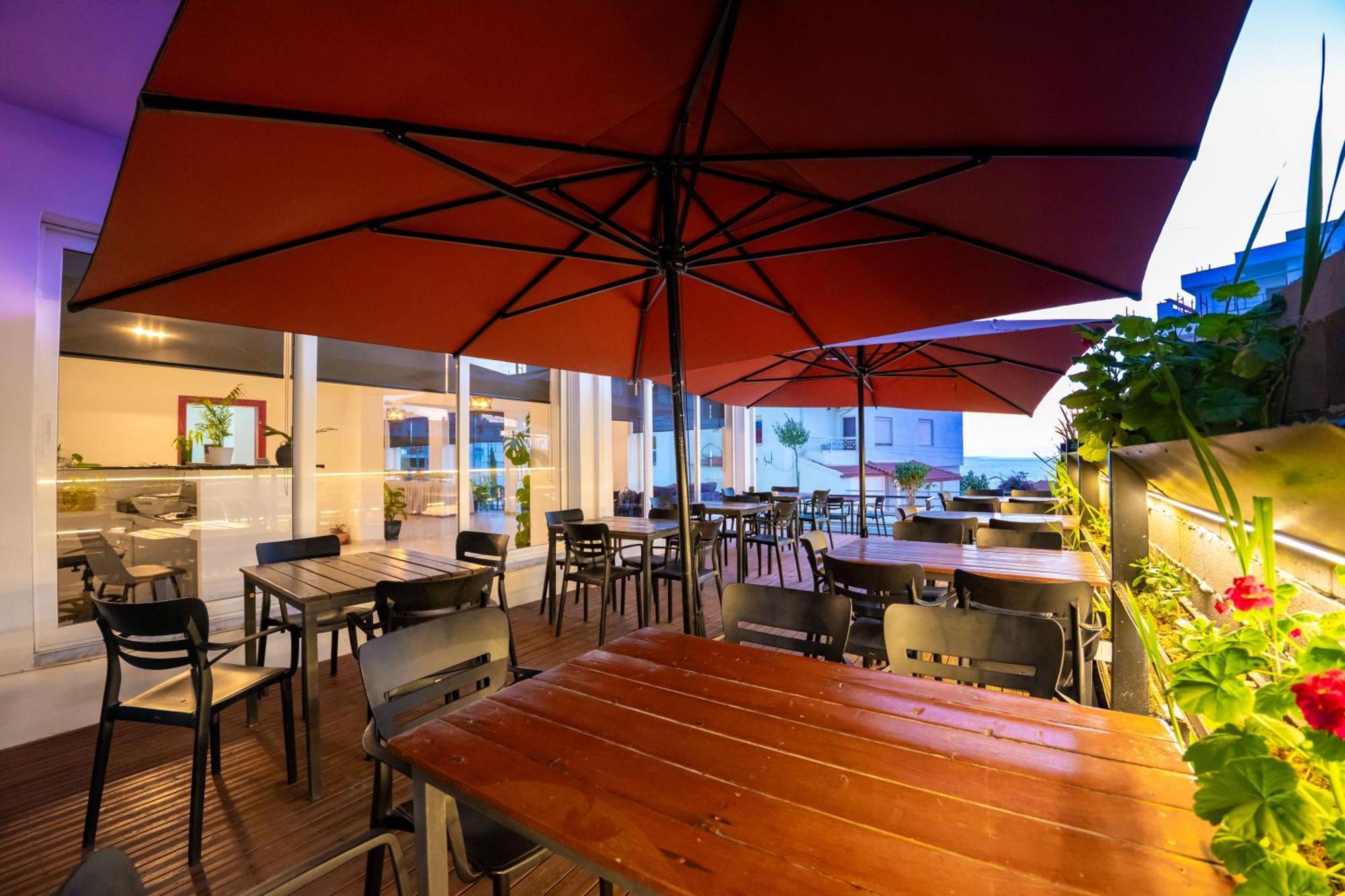 Alnes Hotel Sarande Bagian luar foto